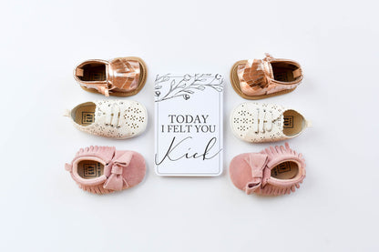 Pregnancy Milestone Cards by Duncan & Stone | Baby Announcement | Expecting Mom Gift Box | Family Shower Present | Gift for Mother to Be | Photo Props