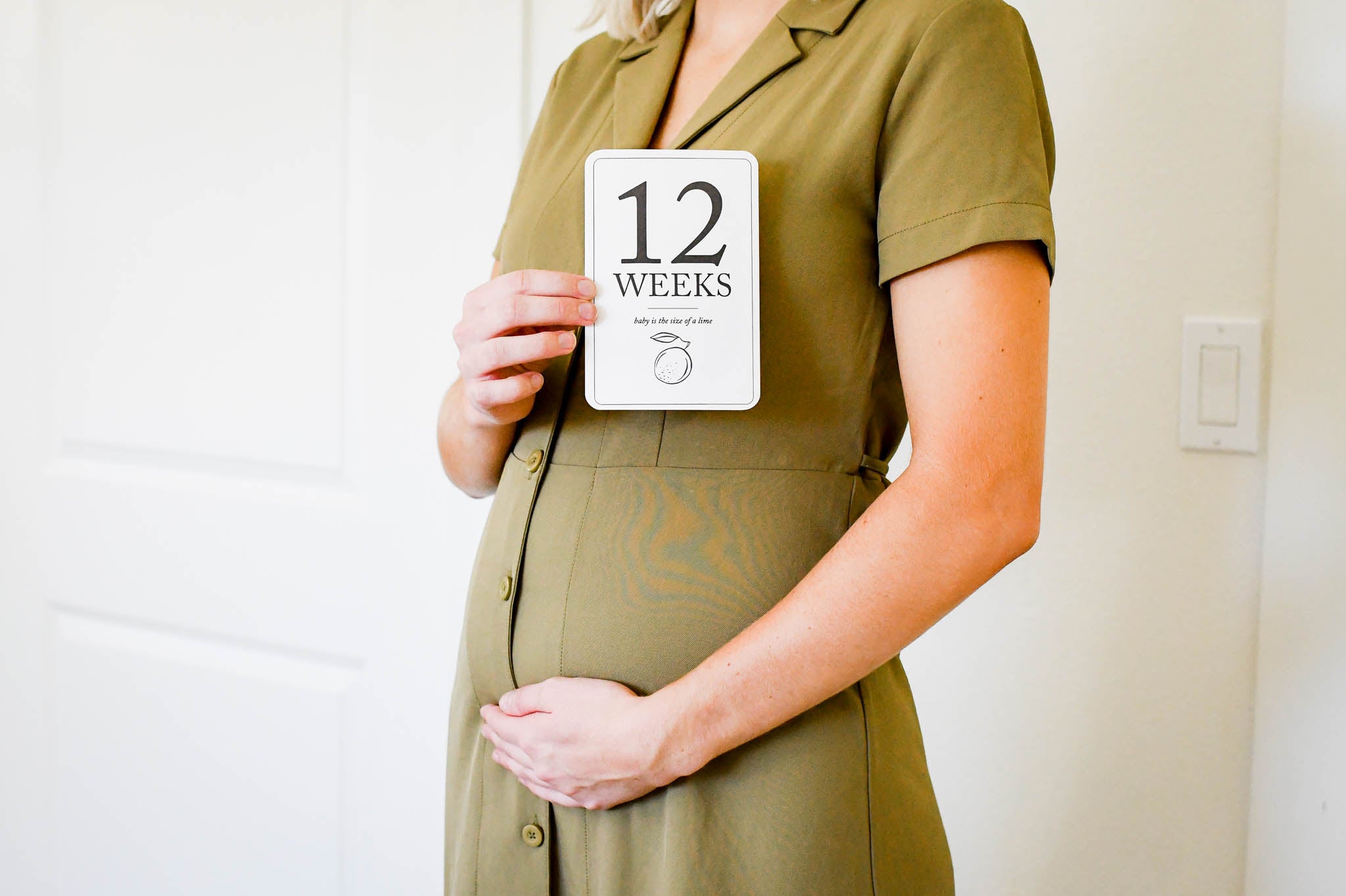 Pregnancy Milestone Cards by Duncan & Stone | Baby Announcement | Expecting Mom Gift Box | Family Shower Present | Gift for Mother to Be | Photo Props